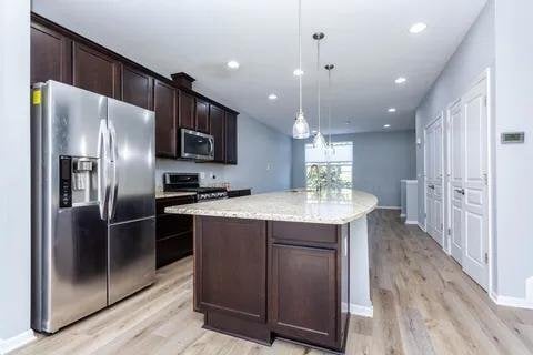 Building Photo - 951 Barclay Cir