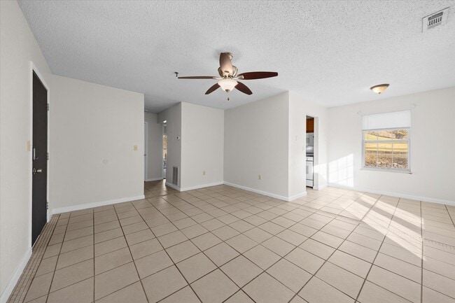 Building Photo - 2107 N Keebler Ave