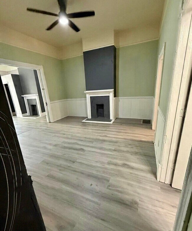 Foto del edificio - 320 W Hall St