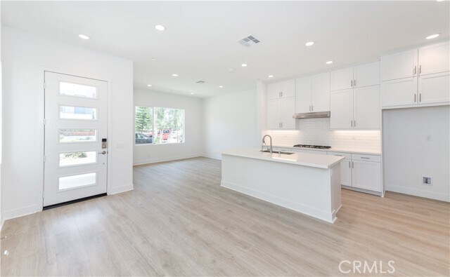 Building Photo - 325 Novel