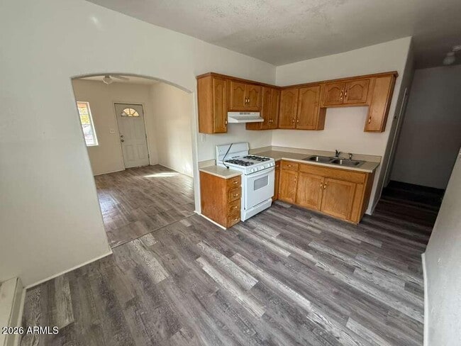 Building Photo - 1305 C Ave