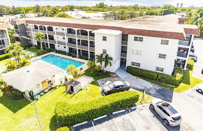 Foto del edificio - 651 Pine Dr