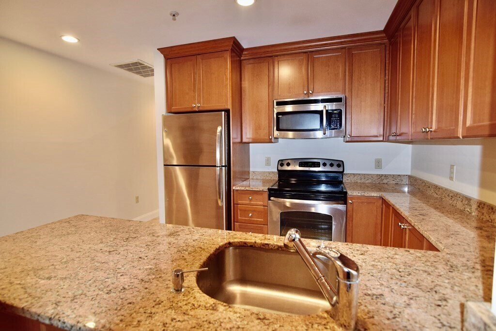 2 Sumner St Norwood, MA 02062 Alquileres en Norwood, MA