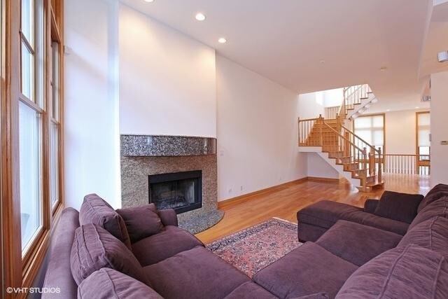 Building Photo - 6 bedroom in Chicago IL 60657