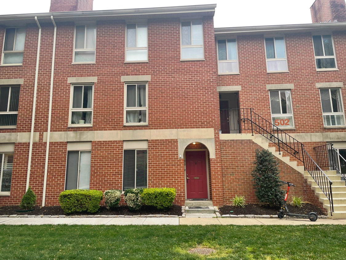 Primary Photo - 510 S Charles St