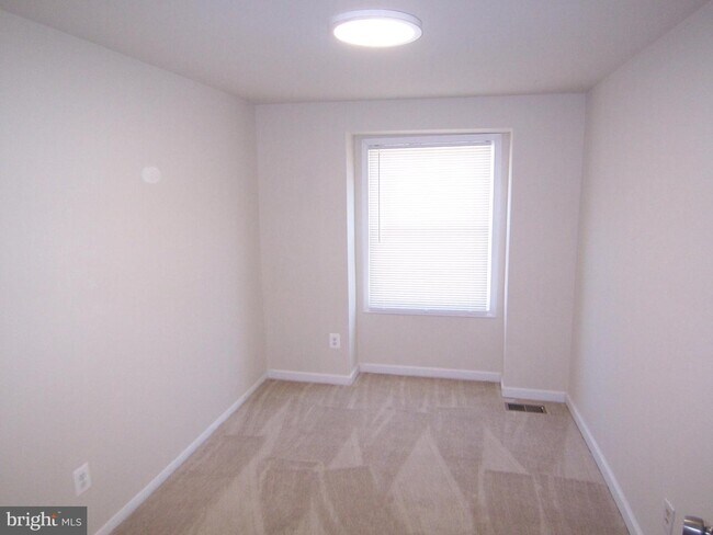 Building Photo - 2126 Sunnythorn Rd