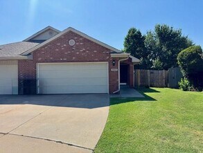 Building Photo - 3603 Vanguard Dr