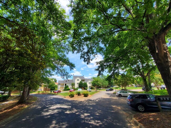 Foto del edificio - 3200 Selwyn Farms Ln