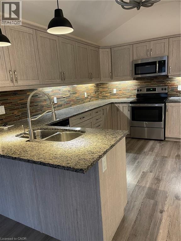 Building Photo - 11 Hackberry Ln