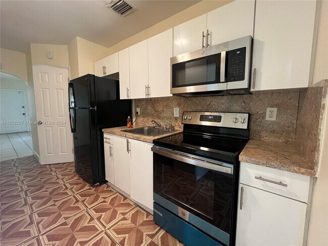 Foto del edificio - 920 NE 130th St