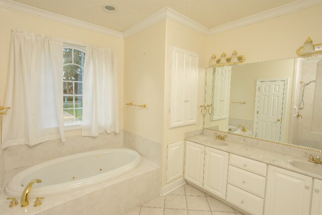 Foto del edificio - 215 S Harrington Rd