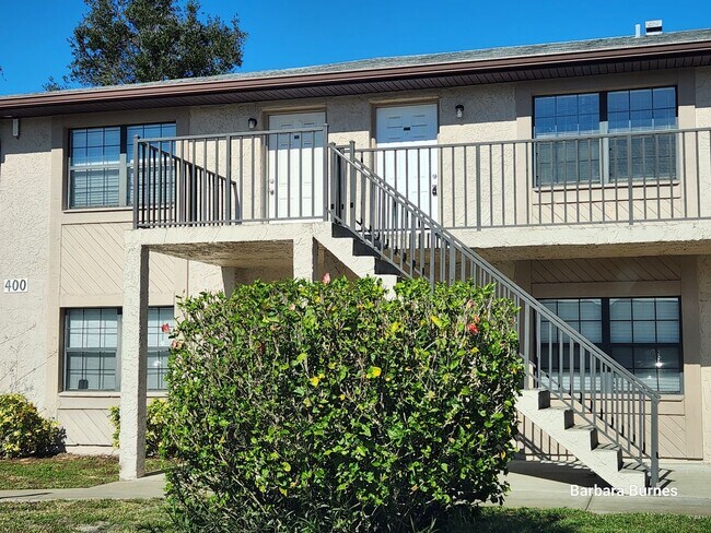 Building Photo - 1 bedroom 1 bath washer /Dryer included
