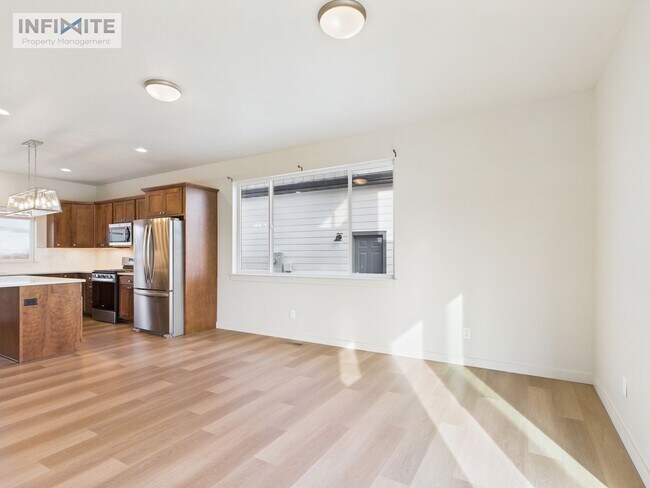 Foto del edificio - 3 Bedroom plus office space - Modern Comfo...