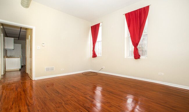 Foto del edificio - 2858 S Trumbull Ave