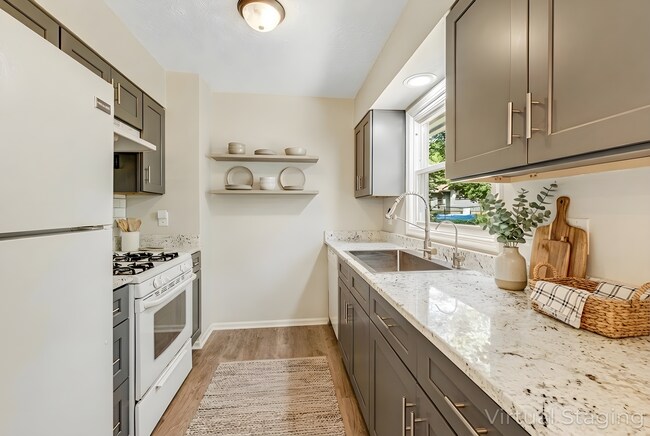 Foto del edificio - Lovely, Remodeled 3-Bedroom Home in West Asheville with Fenced-In Yard (6 or 12 Month Lease Options)