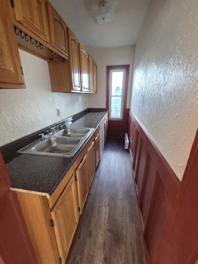 Building Photo - 66 Cutler St