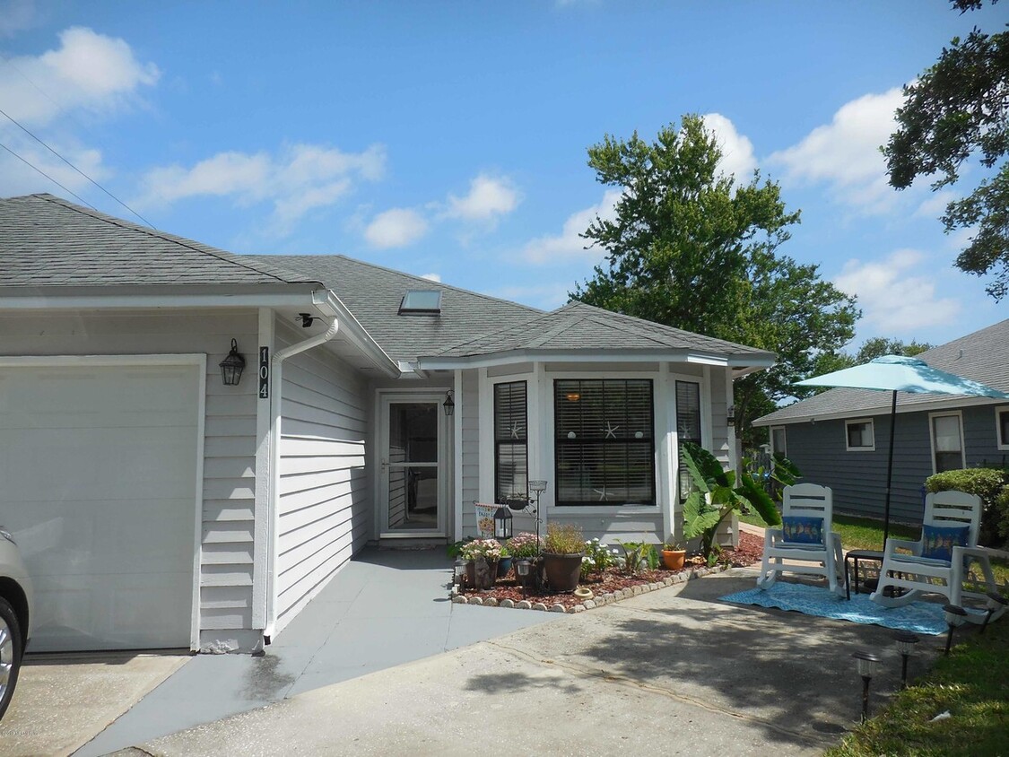 Primary Photo - 104 Abaco Way
