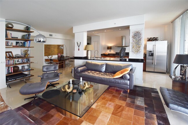 Building Photo - 888 Brickell Key Dr