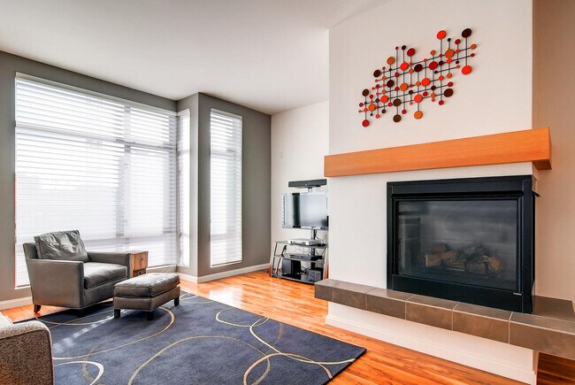 Building Photo - 2335 Walnut St