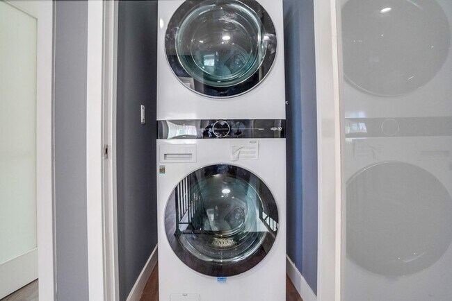 Photo - 441 W Queen St Apartment