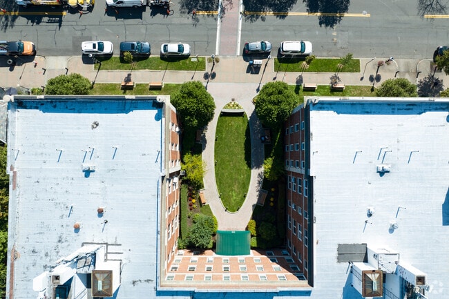 Building Photo - Hampshire House Condos