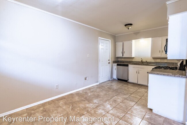 Foto del edificio - 3 br, 1 bath House - 533 E Fort Worth Dr
