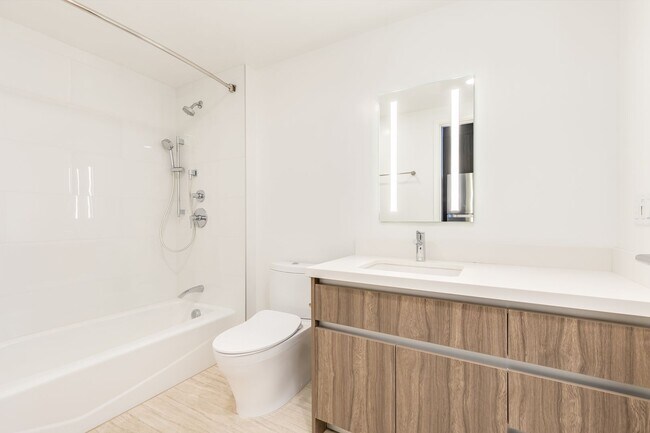 Foto del edificio - Urban Living w/Amenities - Studio w/1ba/1pkg PETS NEGOTIABLE!