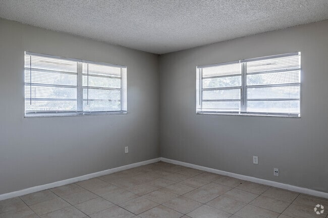 ESQUINA 2 HAB, 1 BA - 775 PISOS FRESCOS - Palm Court Apartments