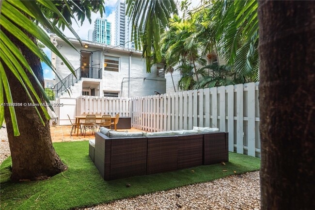 Building Photo - 426 NE 26th St