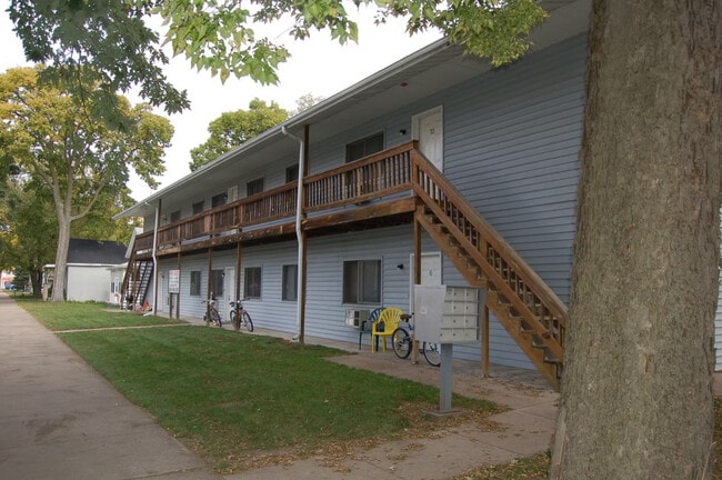 Building Photo - 410 10th Street N