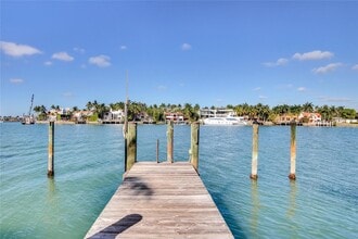 Building Photo - 257 N Coconut Ln