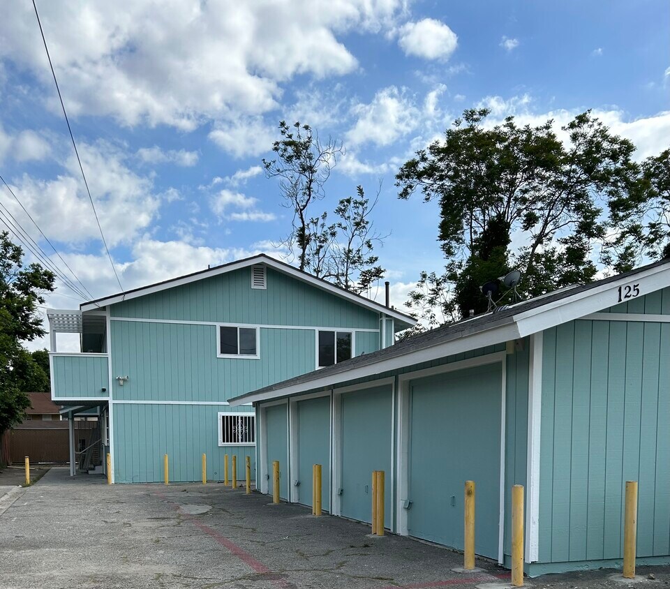 Primary Photo - 125 Magnolia Ave