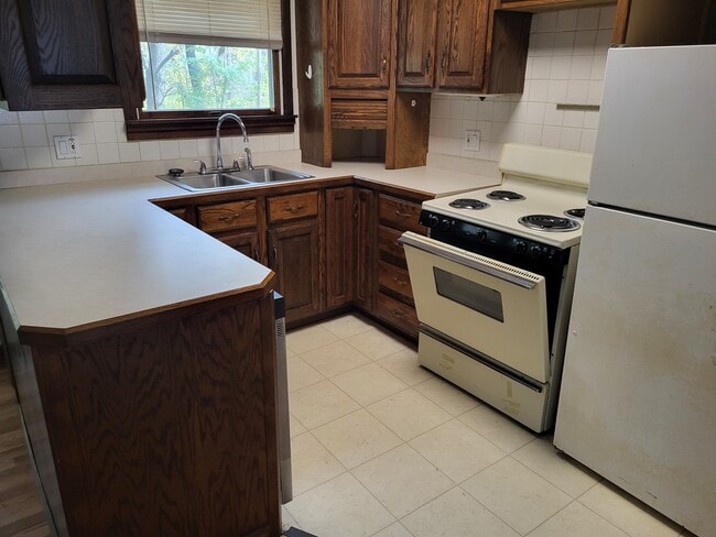 Foto del edificio - 1223 E Nimisila Rd