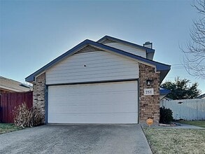 Building Photo - 751 Meadowcreek Ct