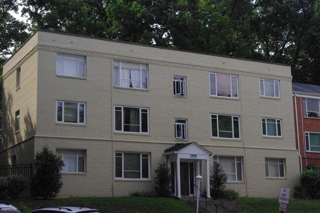 Building Photo - 10400 Montrose Ave