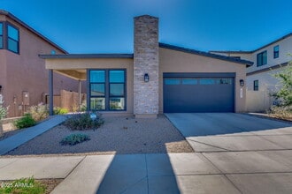Building Photo - 813 E Paseo Way