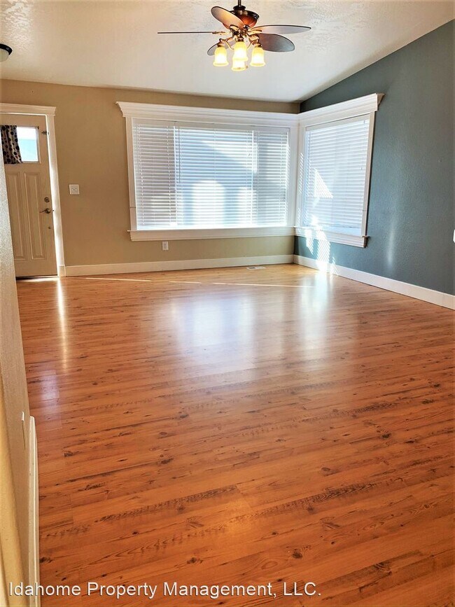 Foto del edificio - 3 br, 2 bath House - 738 N Celeste Ave