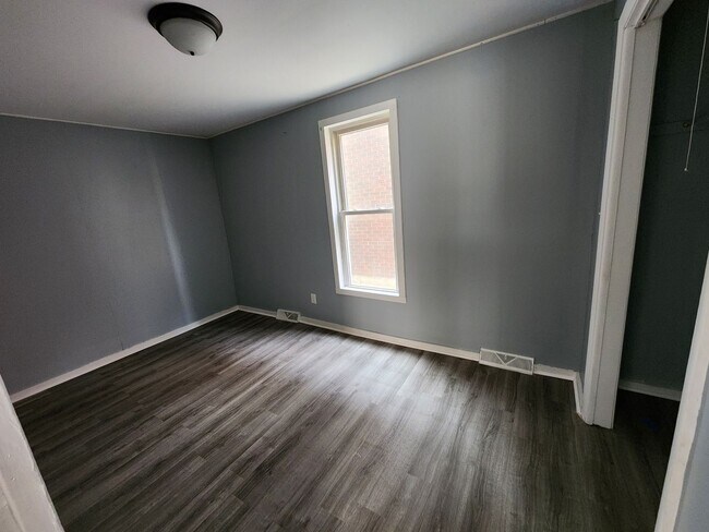 Building Photo - 213 E 28th Street #1