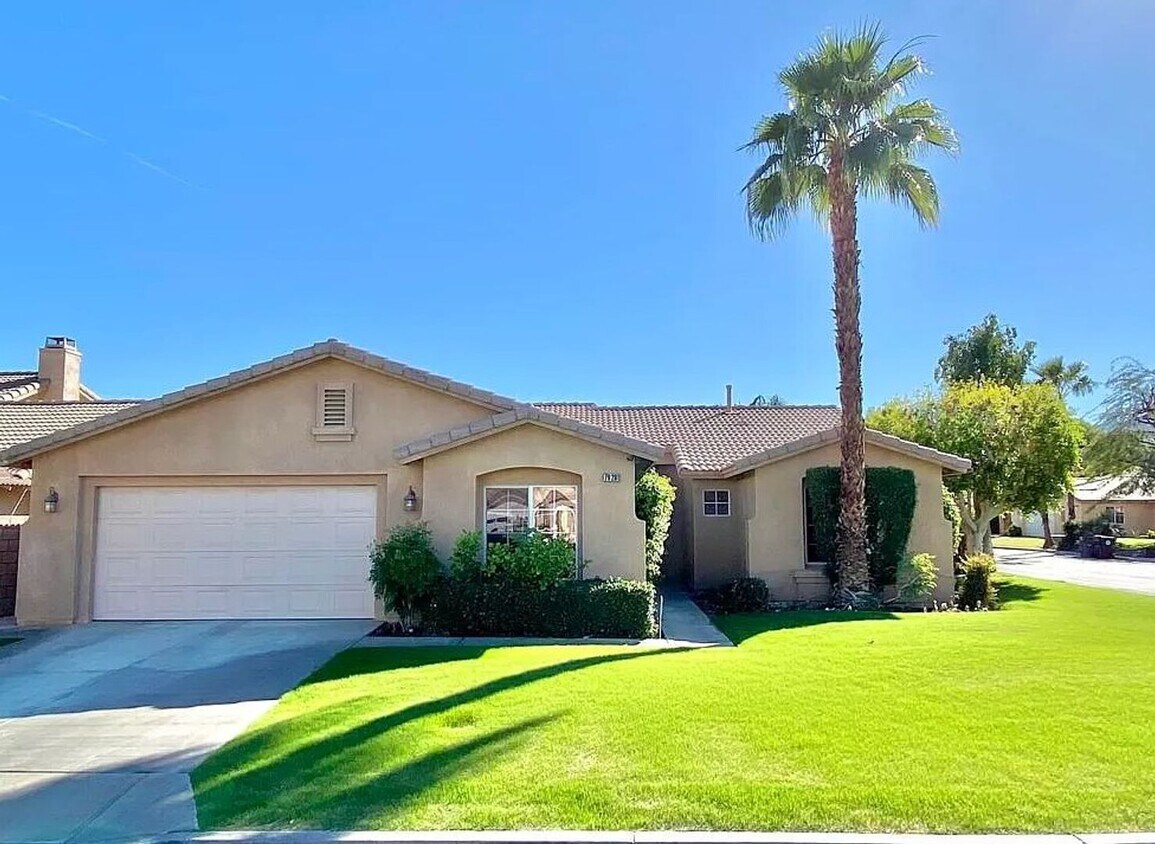 Foto principal - 3bed 3bath w/Pool La Quinta House for rent