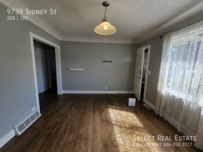 Building Photo - 9739 Sidney St