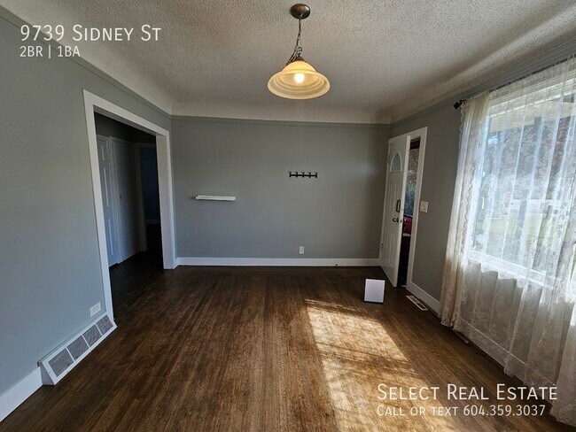 Photo du bâtiment - 9739 Sidney St