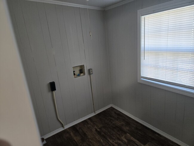 Building Photo - 503 N Chapel St