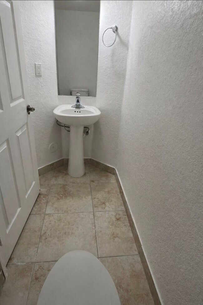 Building Photo - 2344 SE 16th Terrace