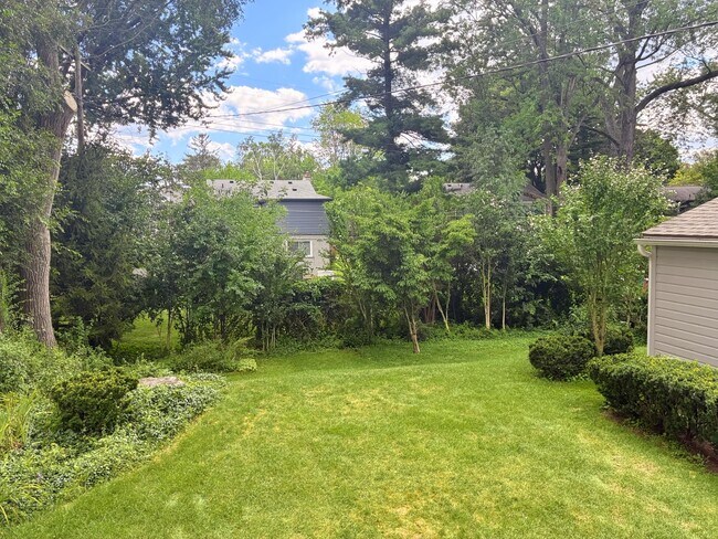 Foto del edificio - 906 Putney St