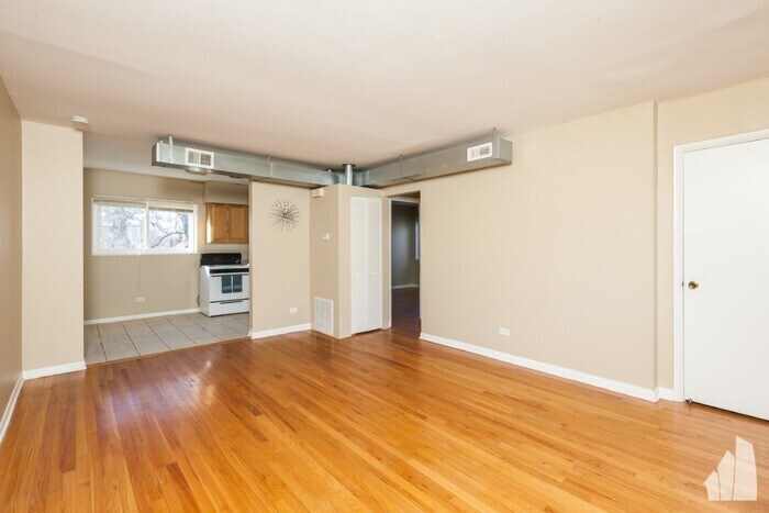 Primary Photo - 1610 W Jarvis Ave