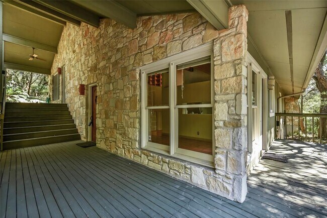 Building Photo - 807 Rock Creek Dr