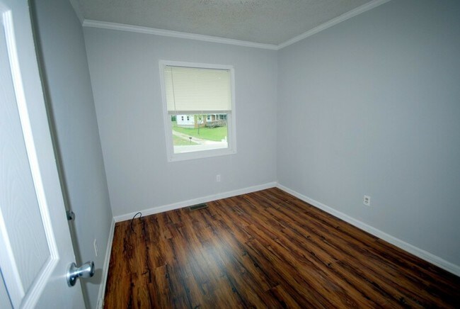Building Photo - 206 Plaza Dr