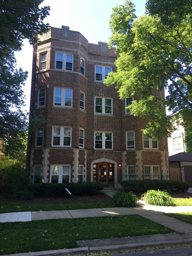 Primary Photo - 1035 Superior St