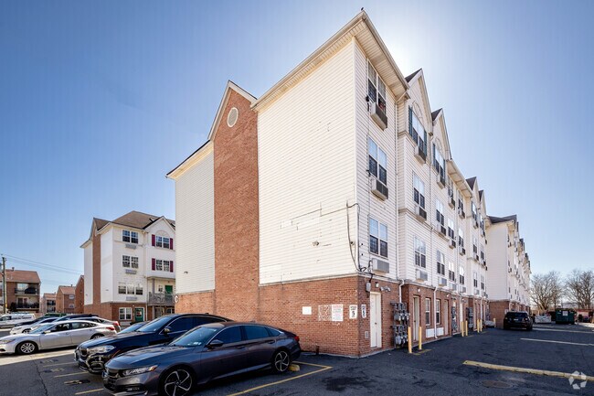 Building Photo - 646 Emerald St
