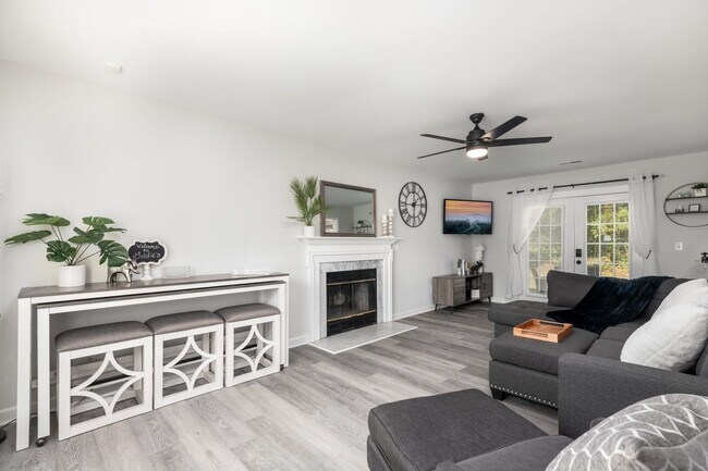 Foto del edificio - Charming 3 Bedroom Home with Modern Features and Spacious Outdoors!